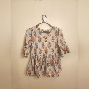 Size M Nayo floral patterned top with slight flutter sleeves & peplum bottom